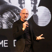2ª palestra do dia foi com Ricardo Cappra sobre "A Síndrome de Frankenstein e o medo de IA”.