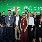 Diretoria da Procergs e parte da equipe de trabalho no lançamento no Palácio