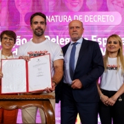Assinatura de Decreto que oficializou o Programa Estadual de Proteção e Promoção aos Direitos das Mulheres
